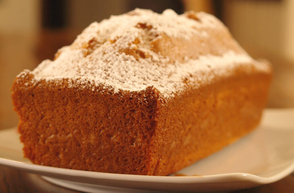 Gâteau aux prunes à l&rsquo;orange foncée et aux écorces