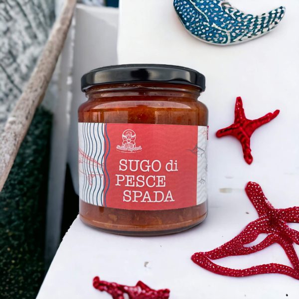 Schwertfisch Sauce 300g Sicilia Agrumi Glas mit Tomatenbasis und Schwertfischillustration auf dem Etikett.