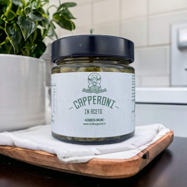 Capperoni w occie winnym 200g w szklanym słoiku z czarną zakrętką.
